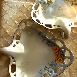 Antique 1920s RS Prussia
Porcelain Floral Candy Dishes
Germany (Set Of 2) 7x6 In